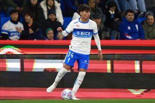 Futbol, Universidad Catolica vs Cobresal Fecha 18, Liga de Primera 2026. El jugador de  Universidad Catolica, Francisco Daza, es fotografiado durante el partido de la Liga de primera contra Cobresal realizado en el estadio Claro Arena de Santiago,