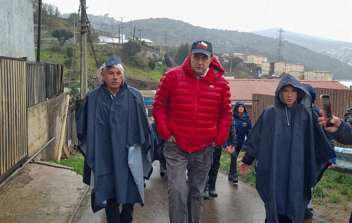 Viña del Mar  16 de Julio de 2026  El ministro de Vivienda y Urbanismo, Ivan Poduje, se traslado hasta el sector de El Olivar en Viña del Mar, tras recibir denuncias de vecinos por desprendimiento de muros en casas de la constructora San