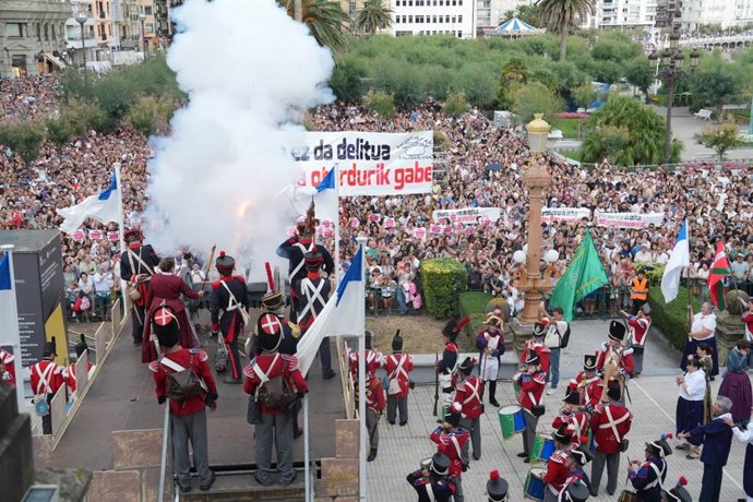 Cañonazo con el que han dado comienzo las fiestas de San Sebastián.