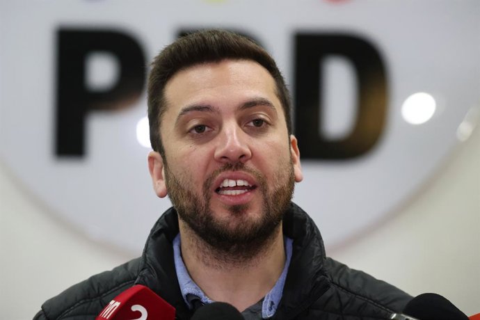Santiago 8 de agosto 2026.  Las directivas regionales metropolitanas del Partido Por la Democracia, el Partido Socialista, el Frente Frente Amplio, el Partido Comunista, el Partido Liberal y la Democracia Cristiana, se reunen para discutir sobre el