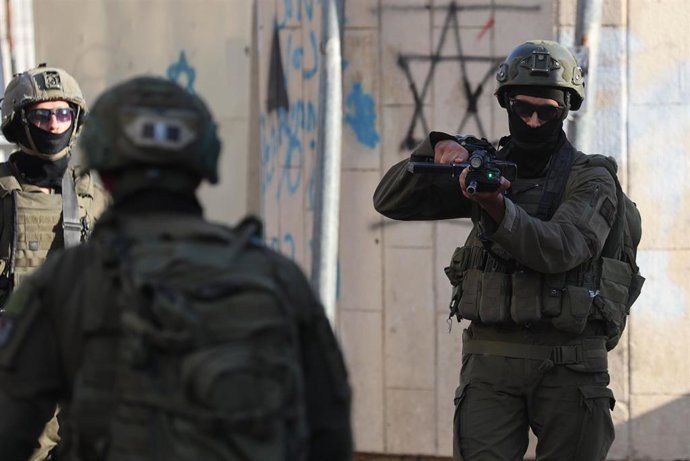 Militares israelíes en Hebrón (Cisjordania)