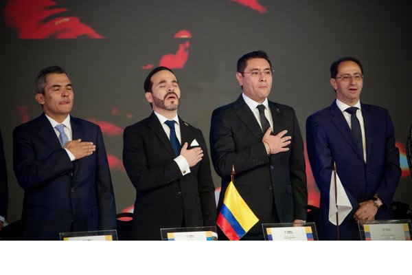 De la Espriella toma posesión de su nuevo gabinete para poner en marcha la "Patria Milagro"