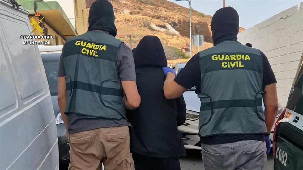 Detenidas ocho personas por robos con violencia e intimidación en establecimientos comerciales en Tenerife