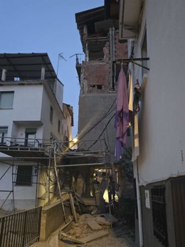 El edificio del número 4 de la calle Mayor de Viguera que se ha derrumbado parcialmente