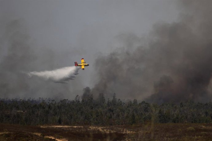 Imagen del incendio forestal declarado en Niebla (Huelva).