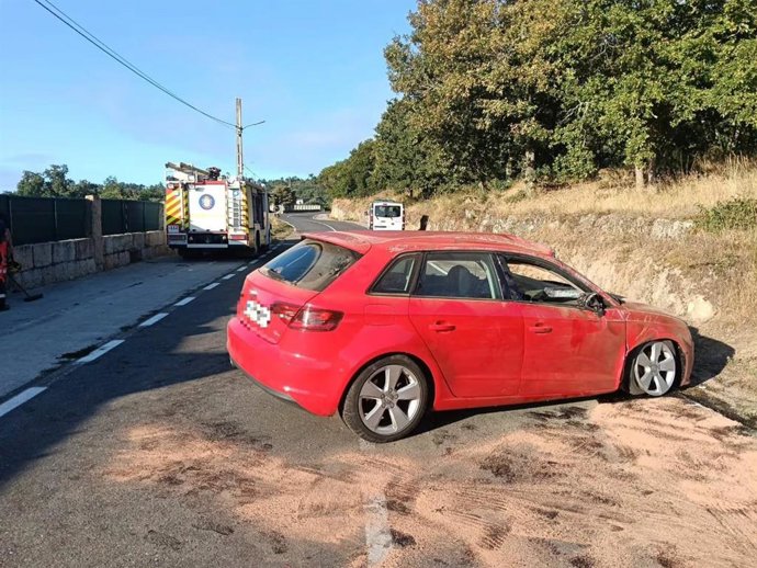 Único coche implicado en una salida de vía en Barbadás (Ourense), a 9 de agosto de 2026.