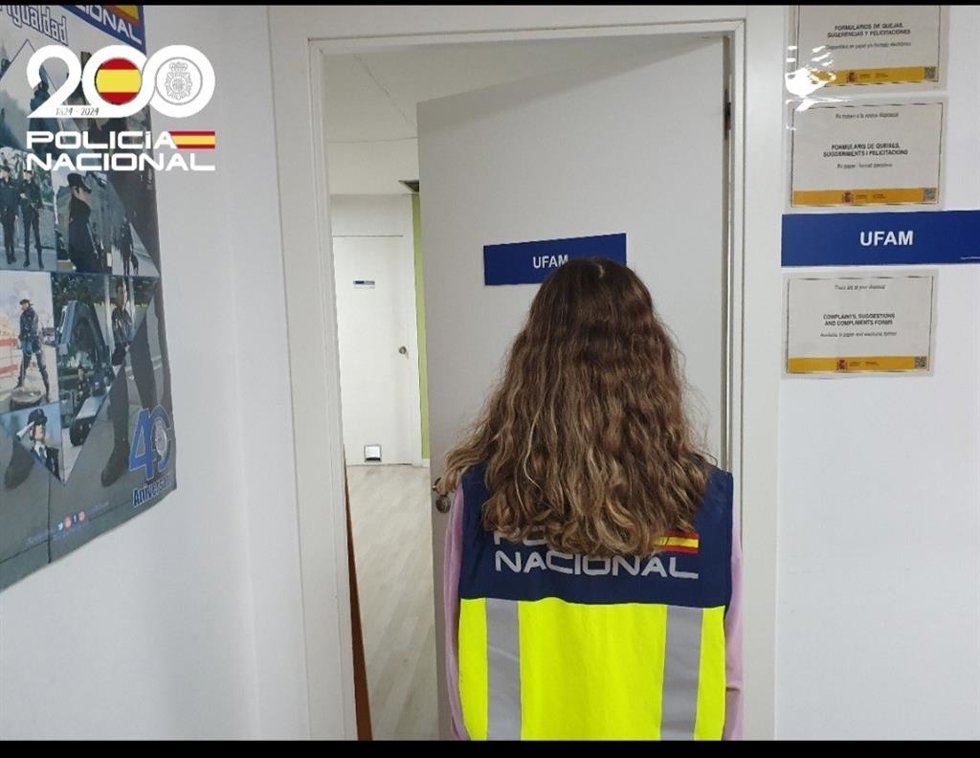 Archivo - Agente de la UFAM de la Policía Nacional.