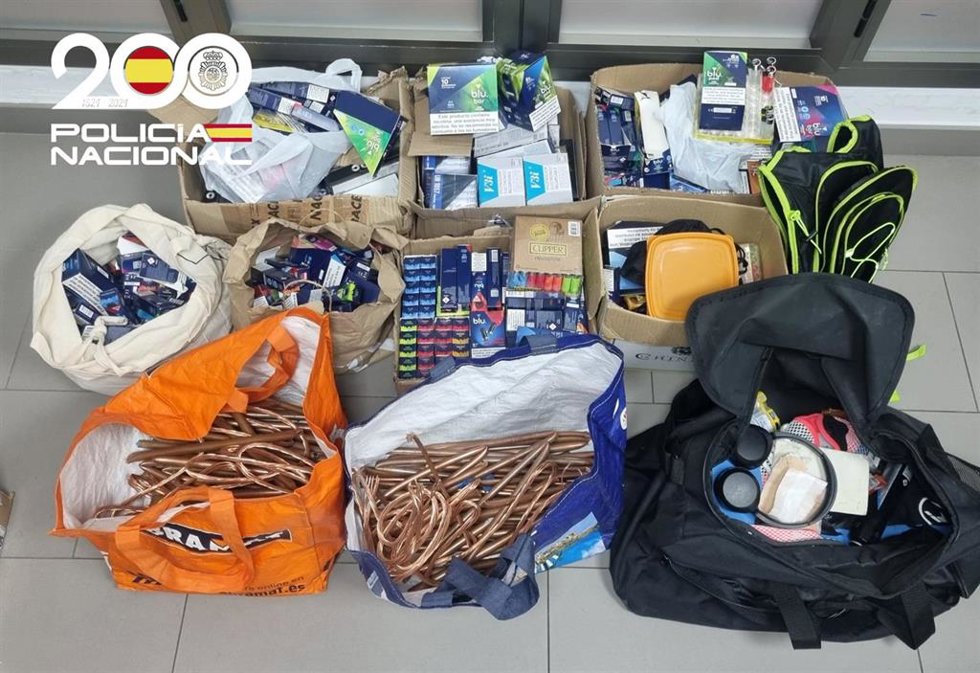 Efectos intervenidos a uno de los arrestados.