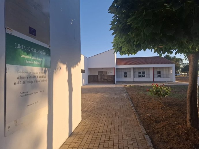 Archivo - Colegio público de Alvarado (Badajoz)