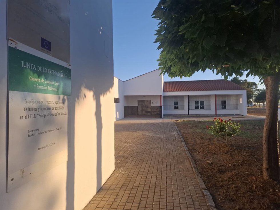 Archivo - Colegio público de Alvarado (Badajoz)