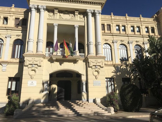 Archivo - Fachada del Ayuntamiento de Málaga (imagen de archivo).