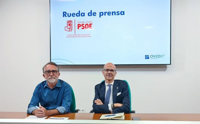 Los concejales del PSOE de Oviedo Jorge García Monsalve y Juan Álvarez Areces.