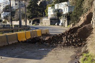 Valparaiso, 9 de agosto 2026 Cierre de tramo en avenida Espana y desvios de transito por deslizamientos de terreno en la via Sebastian Cisternas/Aton Chile