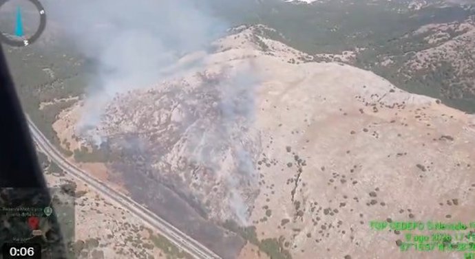 Imagen de incedio forestal declarado en Huétor Santillán (Granada).