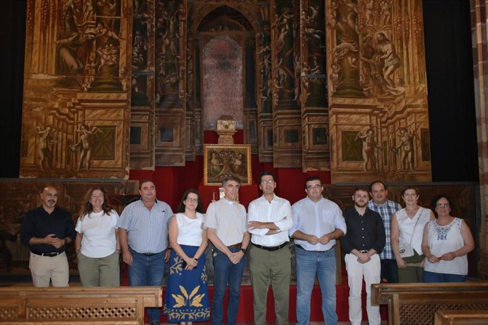 El vicepresidente segundo del Gobierno regional, José Manuel Caballero, visita el Monumento de Semana Santa de Villahermosa.