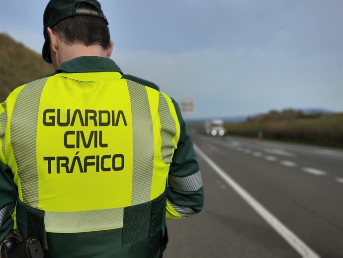 Archivo - Agente de la Guardia Civil de Tráfico
