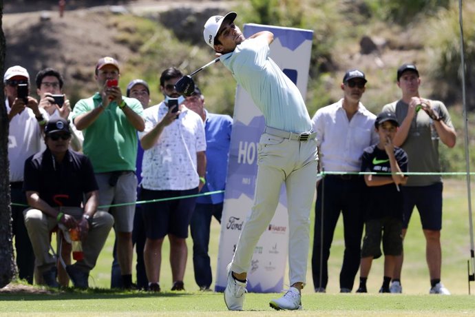 Archivo - Golf, Joaquin Niemann vs Rodrigo Lee El jugador Chileno Joaquin Niemann se enfrenta a Rodrigo Lee durante  el Abierto de Golf  del Club de Polo y Equitacion San Cristobal 2021 Santiago, Chile 17/12/2021 Javier Salvo/Photosport Golf, Joaquin Niem