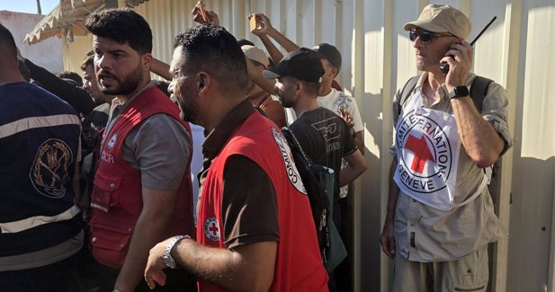 Israel deja en libertad a 37 presos palestinos bajo la supervisión del CICR