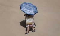 Mallorca seguirá este lunes en aviso naranja por calor y el resto de las islas en amarillo