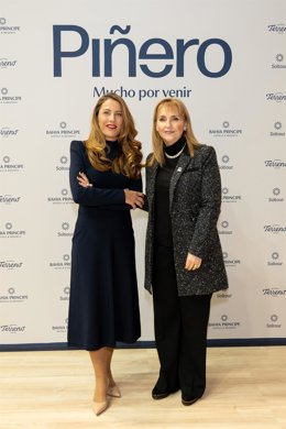 Archivo - Encarna Piñero (Grupo Piñero) y Gloria Guevara (WTTC) en Fitur 2026