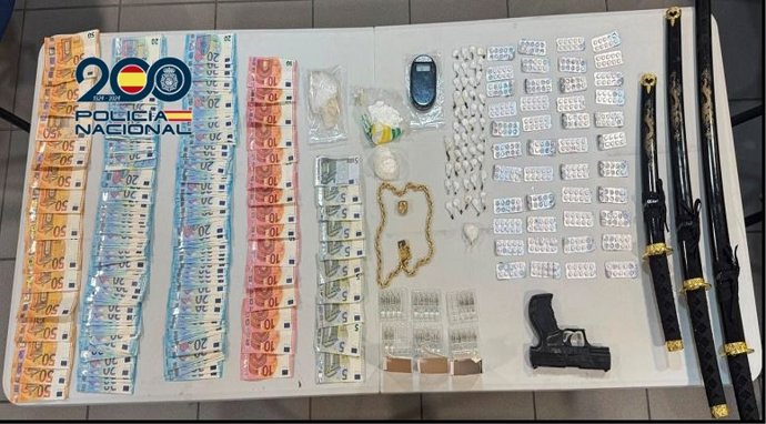 Dinero, droga y material incautado por Policía Nacional en la operación Gru, en Telde (Gran Canaria)
