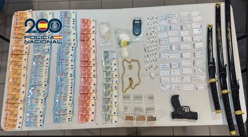 Dinero, droga y material incautado por Policía Nacional en la operación Gru, en Telde (Gran Canaria)