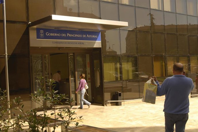 Archivo - Edificio de la Consejería de Derechos Sociales, en una imagen de archivo