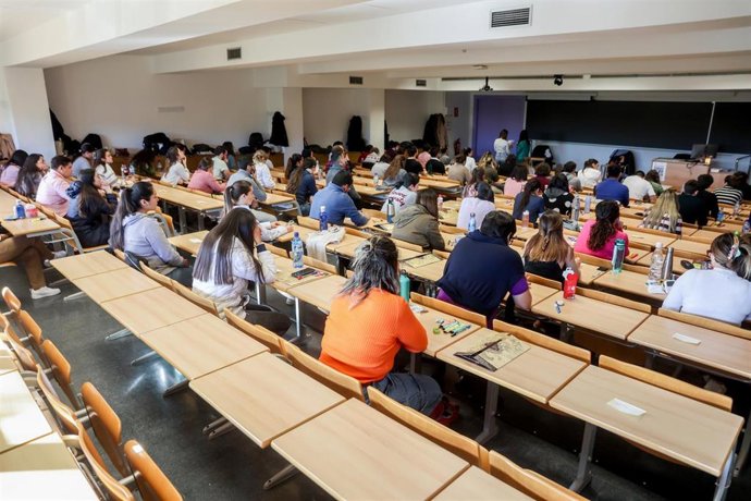 Archivo - BOE publica la oferta de plazas de Formación Sanitaria Especializada para 2027, con 12.850 y un 4% más que el año pasado