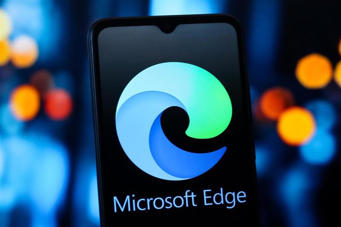Archivo - October 24, 2025, Canada: In this photo illustration, the Microsoft Edge browser logo is seen displayed on a smartphone screen.