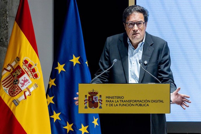 El ministro para la Transformación Digital y de la Función Pública, Óscar López, presenta un avance de las consultas que la ciudadanía ha realizado entre enero y junio de este año al servicio 017 ‘Tu ayuda en Ciberseguridad’, en el Ministerio para la Tran