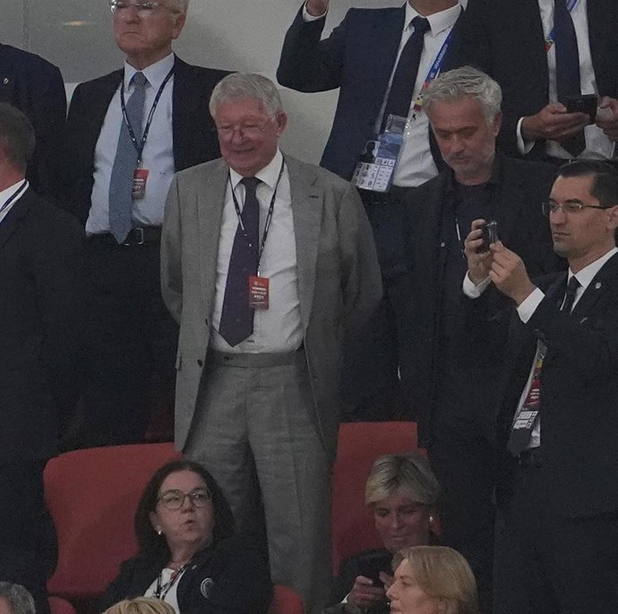 Archivo - Alex Ferguson junto a José Mourinho durante la EURO 2024