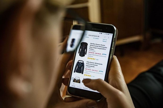 Archivo - Compras por internet, comercio electrónico, e-commerce. Black Friday y Cyber Monday.