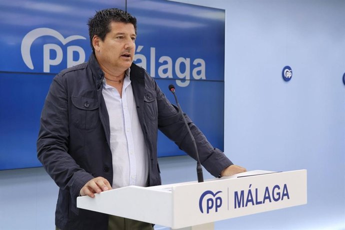 Archivo - El senador y vicesecretario de Territorial y Asistencia al Concejal del PP de Málaga, Fran Oblaré, en una imagen de archivo. 