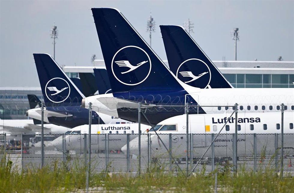 Archivo - 18 April 2026, Bavaria, Munich: Lufthansa and Lufthansa CityLine aircraft are parked at Munich Airport. In response to high kerosene prices, Lufthansa is grounding its first aircraft. Photo: Sven Hoppe/dpa