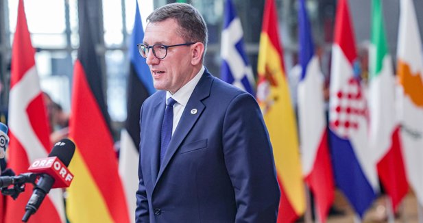 La coalición gobernante de Estonia pierde su mayoría tras la salida de dos diputados