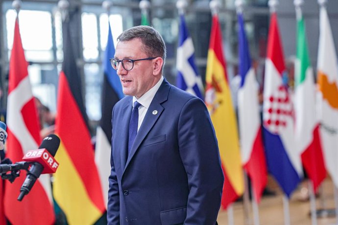 Archivo - June 18, 2026, Brussels, Belgium, European Union: KRISTEN MICHAL, Prime Minister of Estonia, walks out to greet the press ahead of a roundtable meeting during the first night of the European Council Summit in Brussels. Estonia is expected to foc