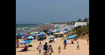 El alcalde de Chipiona (Cádiz) pide ayuda económica para afrontar el aumento por diez de su población en verano