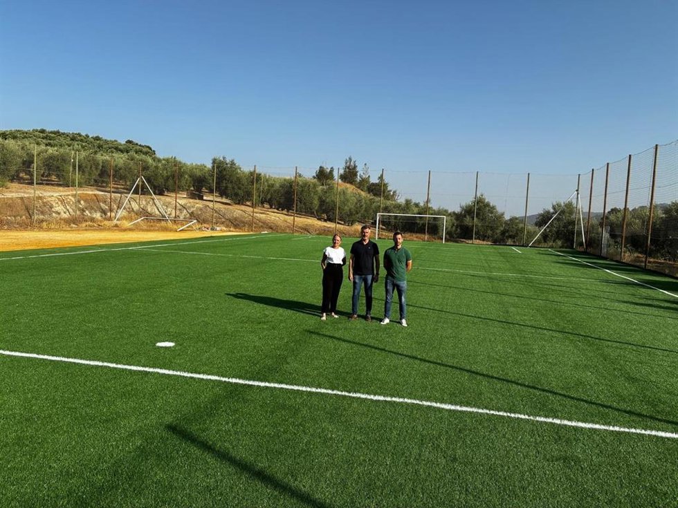 Visita al nuevo campo de fútbol-5 de Burunchel