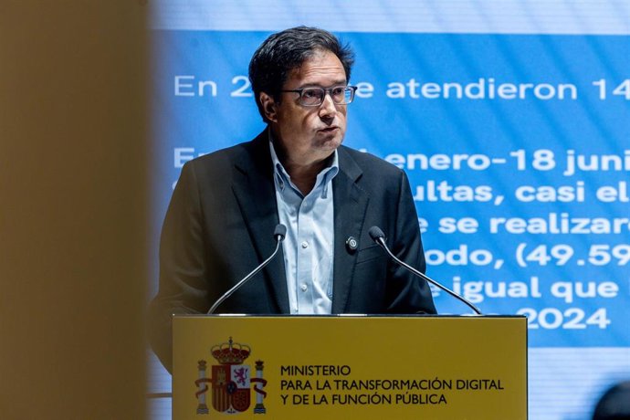 O ministro para a Transformación Dixital e da Función Pública, Óscar López, presenta un avance das consultas que a cidadanía realizou entre xaneiro e xuño deste ano ao servizo 017 ?A túa axuda en Ciberseguridad?, no Ministerio.