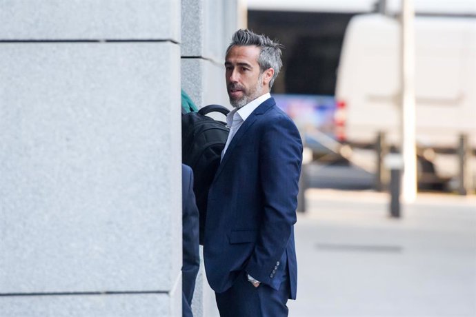 Archivo - Arquivo - O ex-técnico Jorge Vilda chega à Audiencia Nacional para prestar depoimento como investigado, em 10 de outubro de 2023, em Madri (Espanha). O juiz da Audiencia Nacional que investiga o ex-presidente da Real Federação Espanhola de F