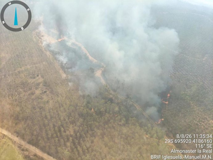 Imagen aérea del incendio forestal de Almonaster La Real (Huelva).