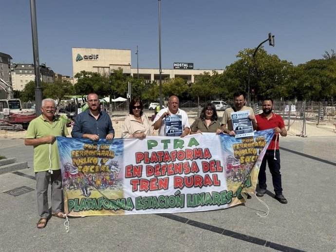 Participantes en la rueda de prensa para informar de la protesta