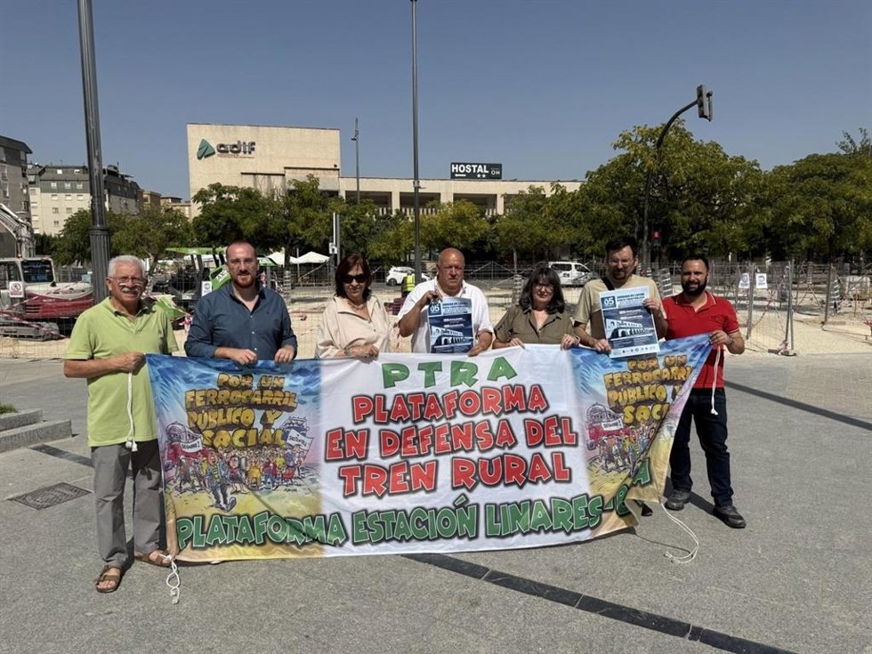 Participantes en la rueda de prensa para informar de la protesta