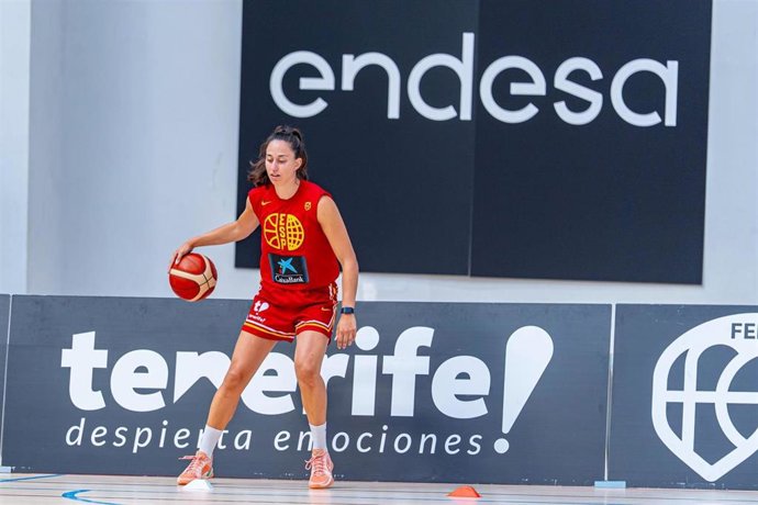 La base española Maite Cazorla durante un entrenamiento con la selección española