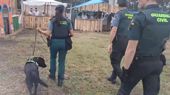 Agentes de la Guardia Civil velan por la seguridad de los romeros en el Xiringüelu de Pravia 2026.