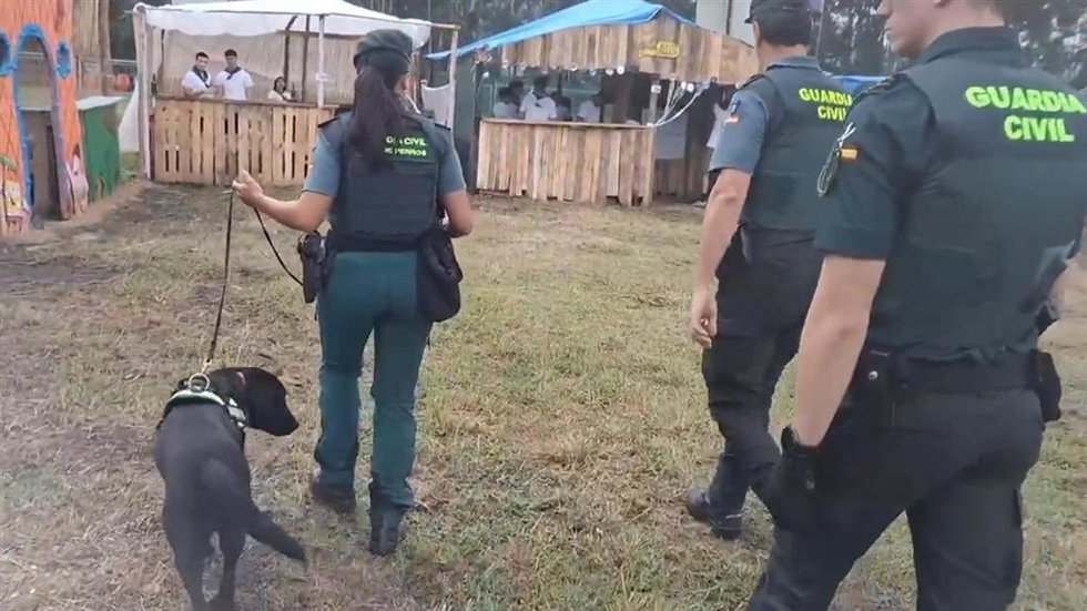 Agentes de la Guardia Civil velan por la seguridad de los romeros en el Xiringüelu de Pravia 2026.