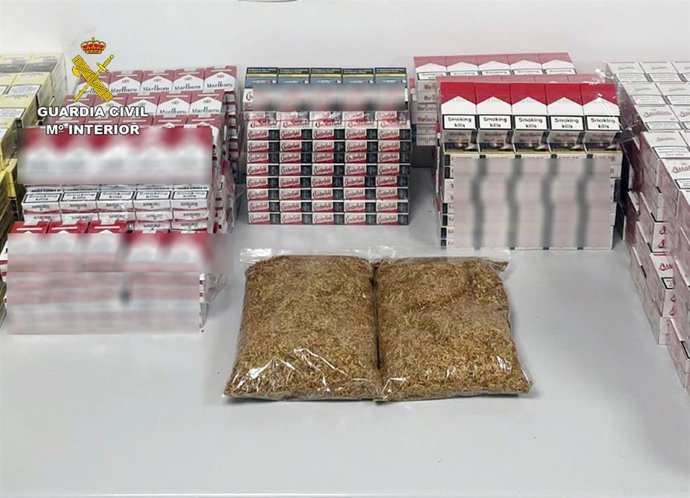 Archivo - Cae un punto de venta de tabaco de contrabando en La Manga con la intervención de casi 2.000 cajetillas