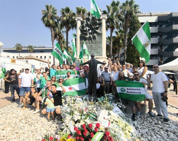 Una delegación granadina de Adelante ha participado este lunes en Sevilla en el acto conmemorativo del 90 aniversario del asesinato de Blas Infante