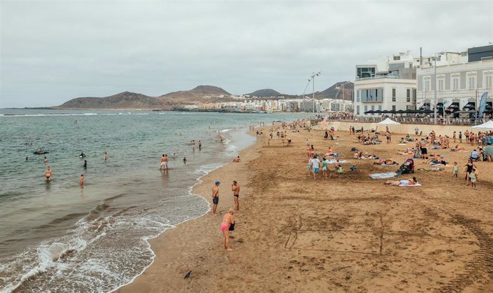 Archivo - Playa de Las Canteras (Gran Canaria)