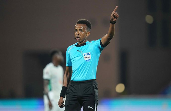 Archivo - December 31 2025: Omar Artan gestures during a 2025 AFCON Africa Cup of Nations game, Gabon vs Ivory Coast, at Marrakesh stadium, Marrakesh, Marocco. Ulrik Pedersen/CSM